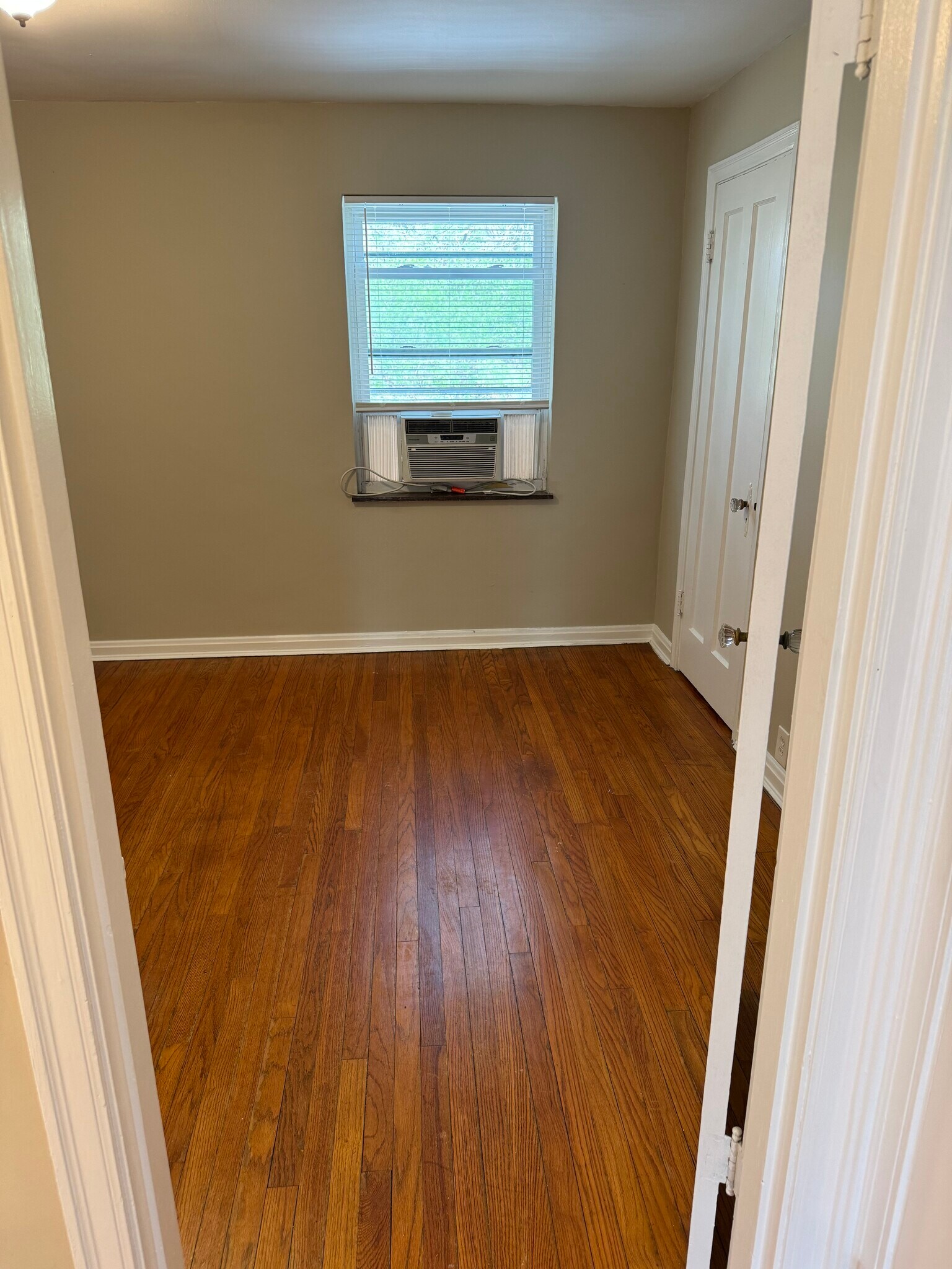 Building Photo - 2822 Lawndale Ave