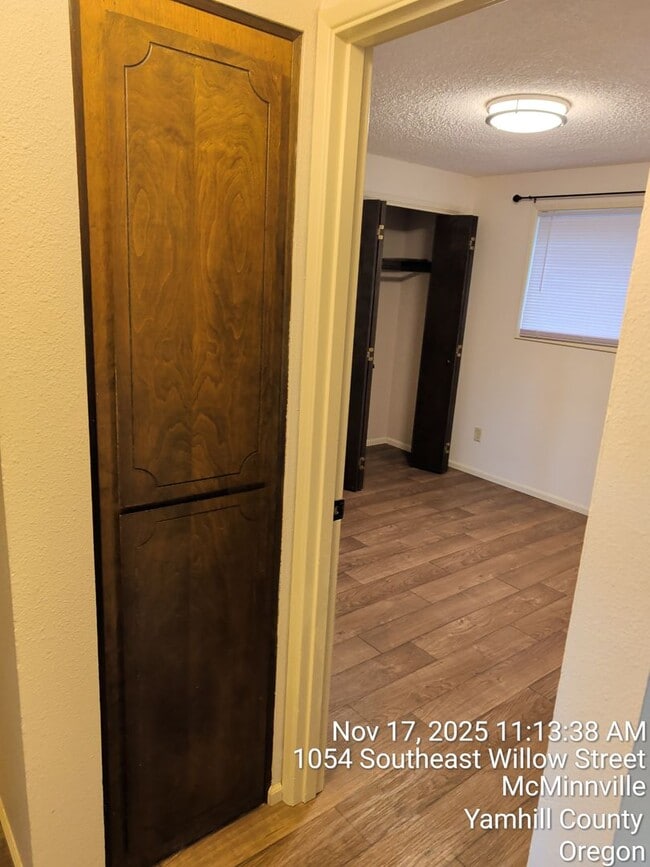 Building Photo - 1054 SE Willow St