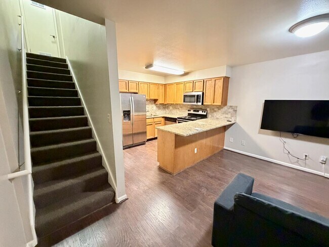 Building Photo - 136 E 400 N