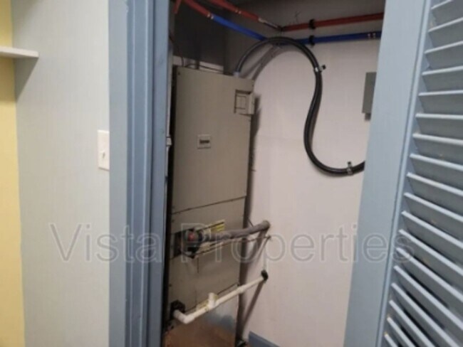 Building Photo - 40216