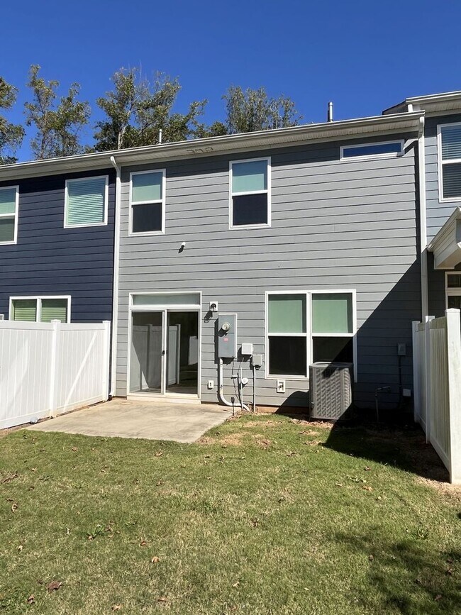 Building Photo - Newer 3 Bed + Loft Townhome in Davis Lake ...