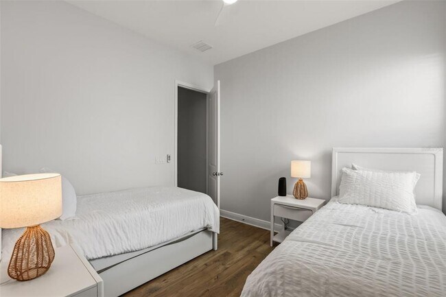 Building Photo - 16000 Volterra Point