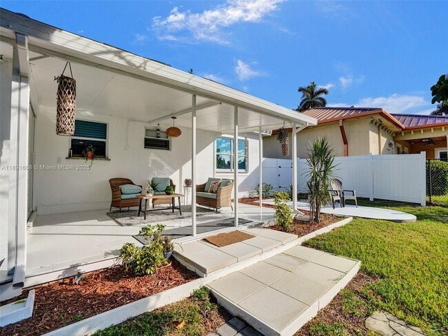 Building Photo - 1216 Guava Isle