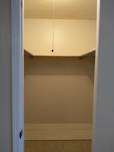 Building Photo - 6917 Alto Rey Ave Apt A