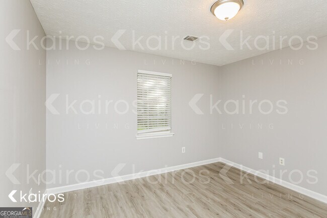 Building Photo - 105 Deer Pkwy