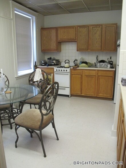 Building Photo - 70 Chiswick Rd