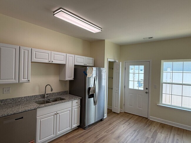 Building Photo - 7045 Somerset Springs Dr