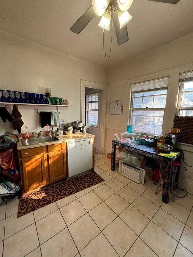 Building Photo - 2935 N Downer Ave