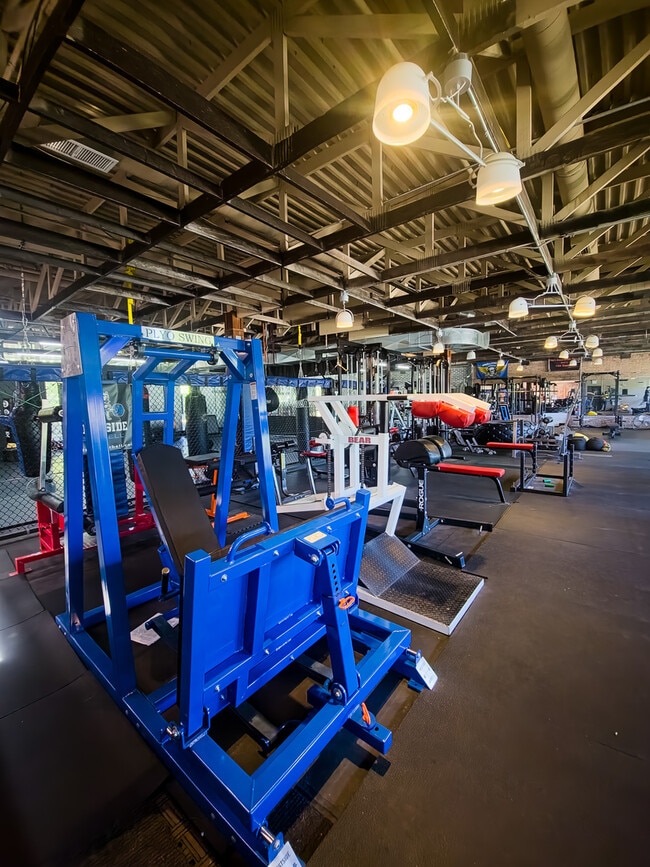 Building Photo - 5900 Oakwood Dr