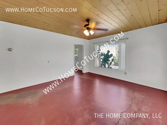 Building Photo - 1721 E Adelaide Dr