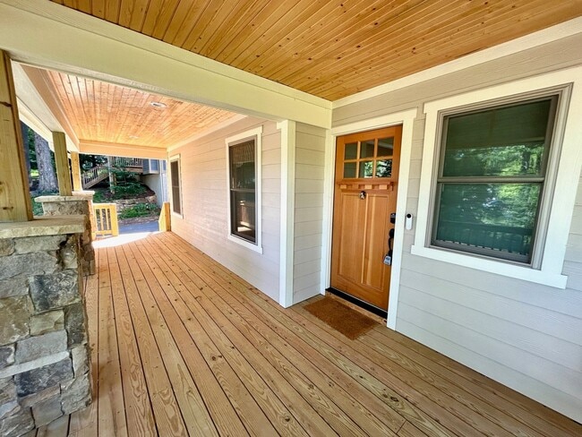 Building Photo - East AVL - 2022 Craftsman Custom Build