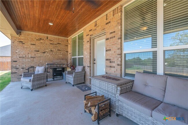 Building Photo - 1040 Vista Dr