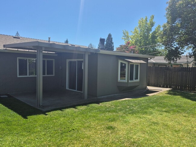 Building Photo - 3 Bedroom Orangevale Home
