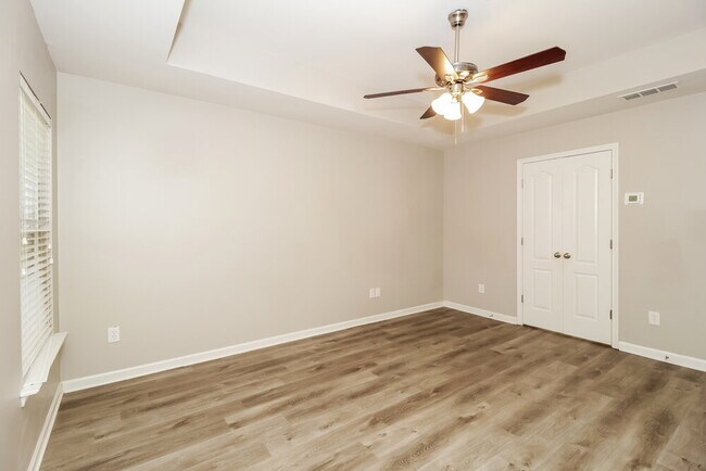 Building Photo - 134 Creekwood Tr