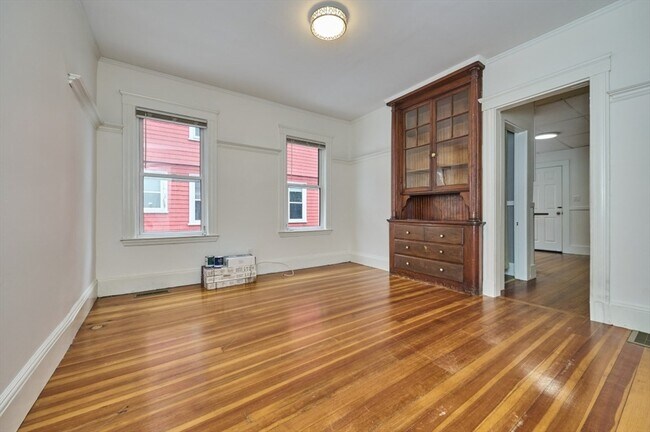 Building Photo - 14 Malvern Ave