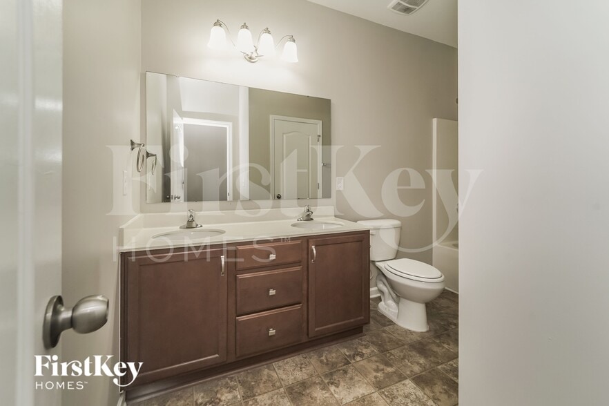 Building Photo - 12810 Swann Branch Dr