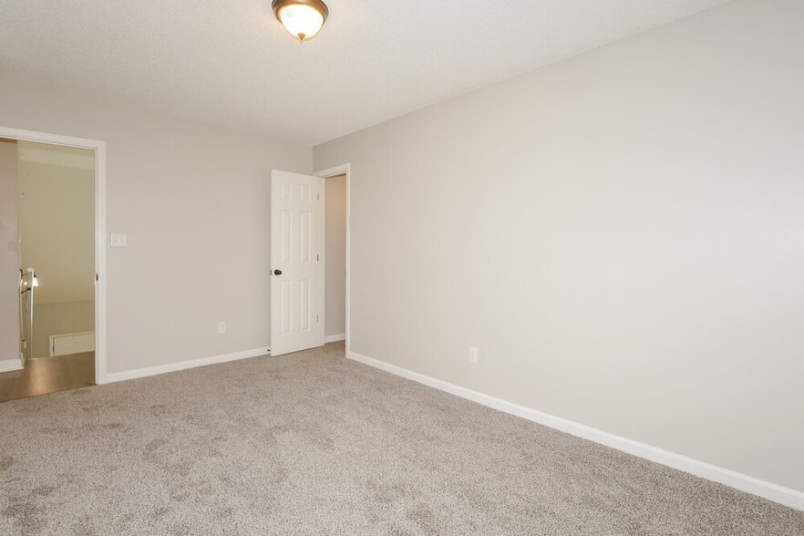 Building Photo - 7957 Gardendale Dr