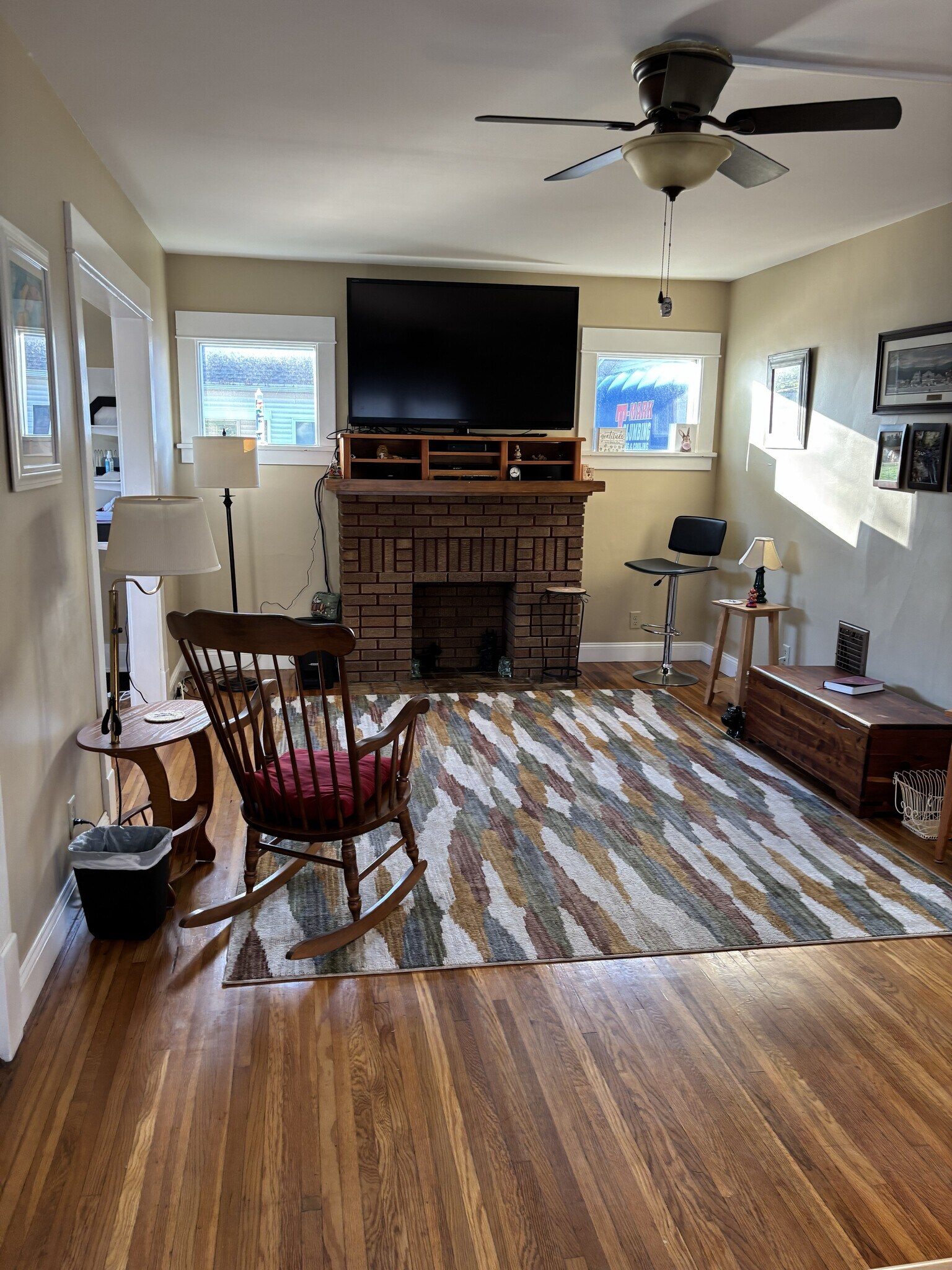 living rm - 4124 Seneca St