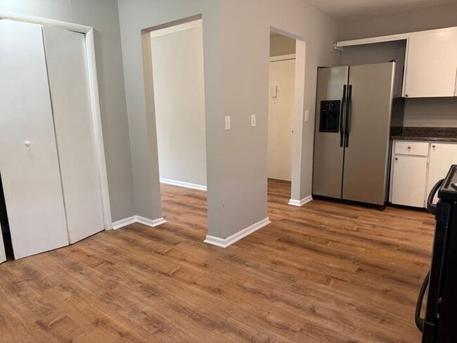 Building Photo - Fabulous Renovation!! Hermitage 1 Level Co...