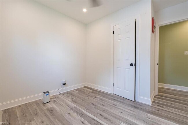 Building Photo - 314 Mohican Dr
