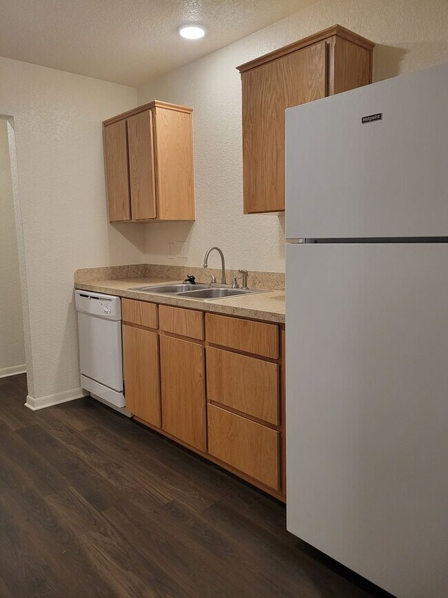 Building Photo - 504 S Juanita Dr