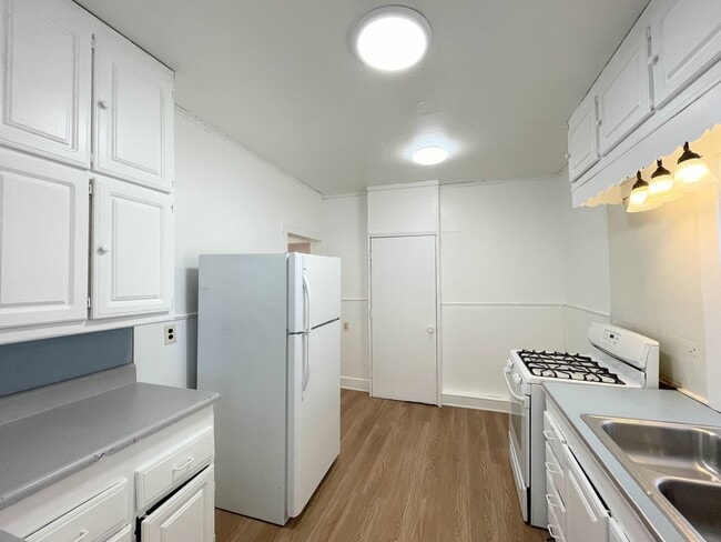 Building Photo - 3 Bedroom 1 Bathroom House