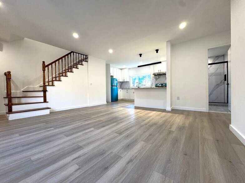 Building Photo - 198 28th St