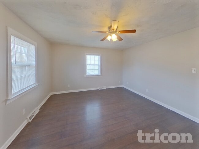 Building Photo - 4300 Oak Forest Dr