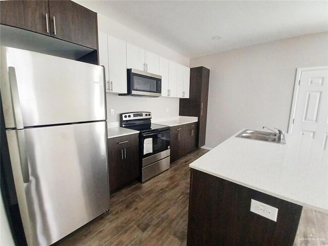 Building Photo - 910 E Starr Rd