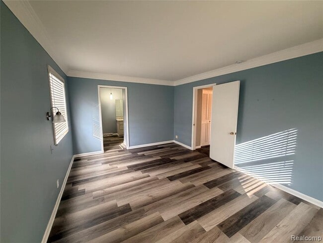 Building Photo - 1080 W Highland Rd