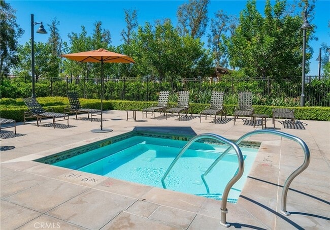 Building Photo - 64 Emerald Clover