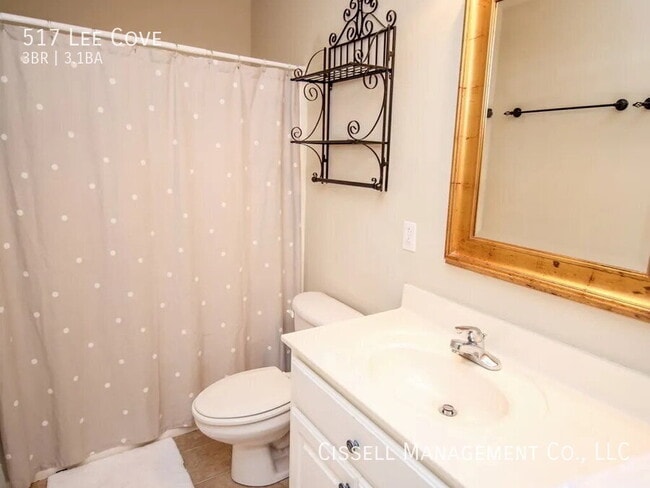 Building Photo - 517 Lee Cove