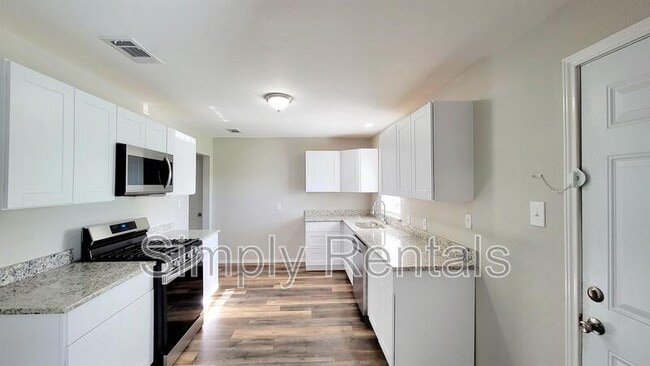 Building Photo - 1704 Langford St