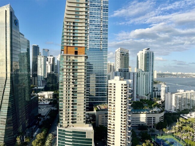 Building Photo - 1541 Brickell Ave