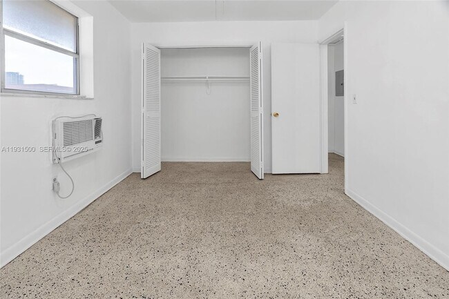 Building Photo - 644 SW 10th St