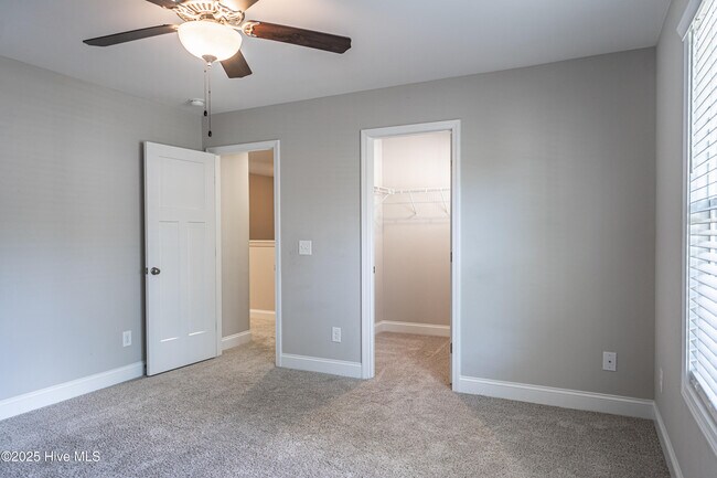 Building Photo - 412 Palisades Dr