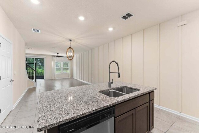 Building Photo - 49 Coastline Wy