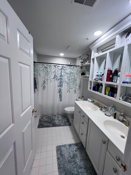 Building Photo - 8317 Bluebird Way