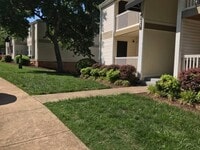 Building Photo - 105 Village Ln