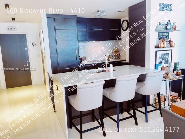 Building Photo - 900 Biscayne Blvd