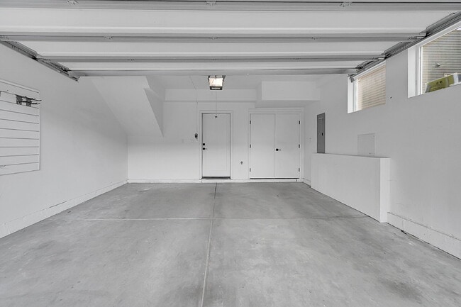 Building Photo - $2,595.00 - 2 Bedrooms, 2.2 Bathrooms, Townhouse in Denver with Roof deck!