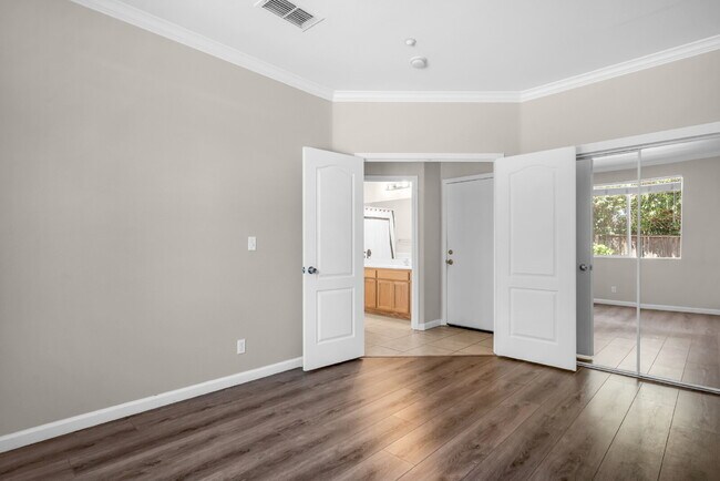 Building Photo - The Woodland Rental You've Been Looking For