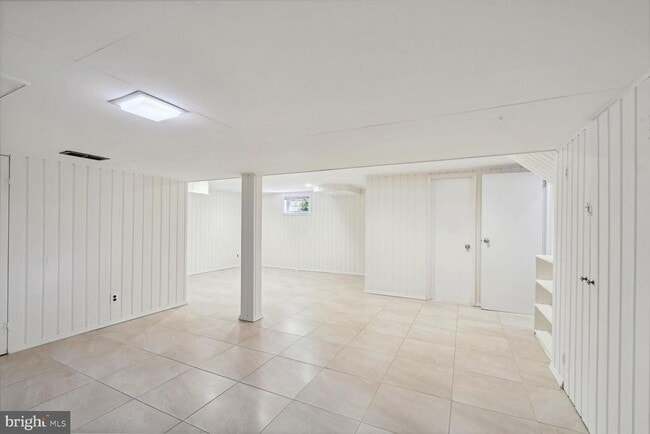 Building Photo - 5916 Greentree Rd