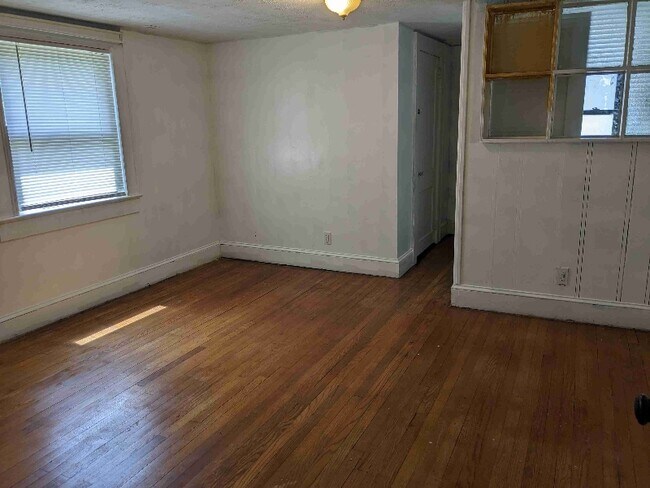 Building Photo - 708 Pilot Ave