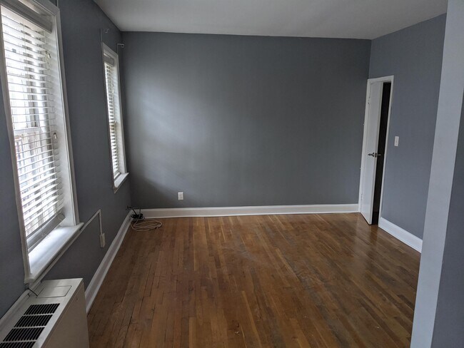 Building Photo - 115 E St