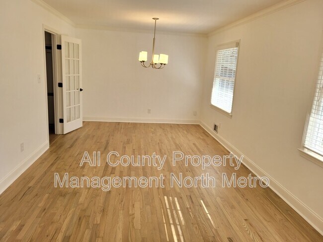 Building Photo - 180 Crestwood Ct
