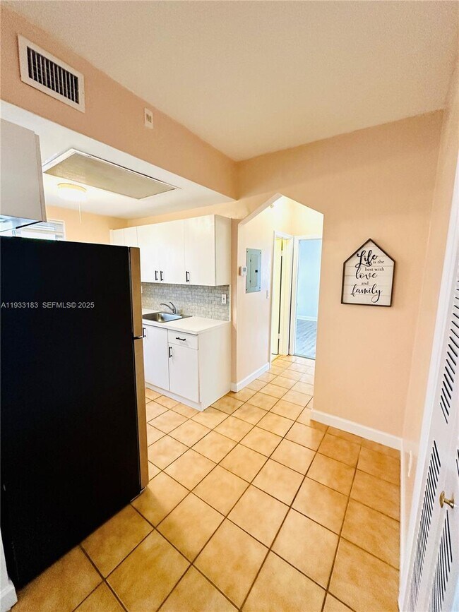 Building Photo - 540 15th St