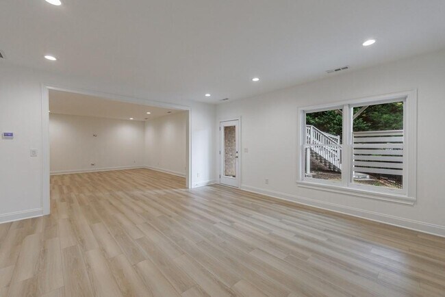 Building Photo - 11760 Stratham Dr