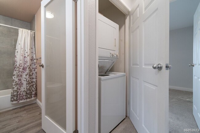 Building Photo - 1br/1ba/prkg Condo at Kumelewai Gardens