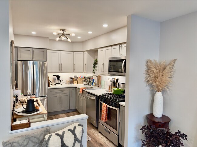 Building Photo - 361 Claremont Ave